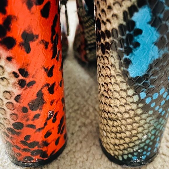 CAPE ROBBIN WOMEN’s MULTICOLOR SNAKE-EMBOSSED LEATHER ZIP UP HEELED BOOTS Sz 7.5 - Picture 10 of 10